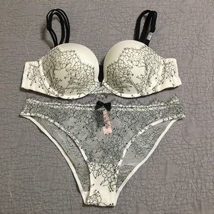 Victoria’s Secret Very Sexy bra and cheekini panty